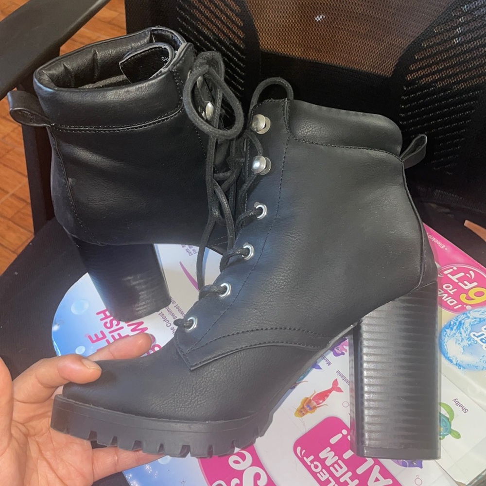 Black heel boots!!🖤🖤